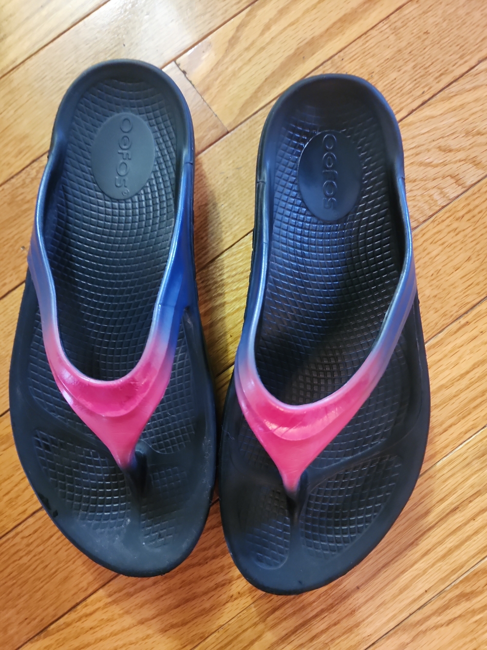 OOFOS Ooahh Black Flip Flop Sandals with Pink and Blue Straps